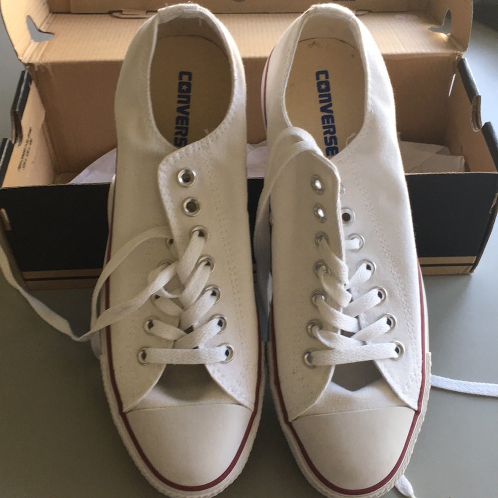 New in box white canvas converse